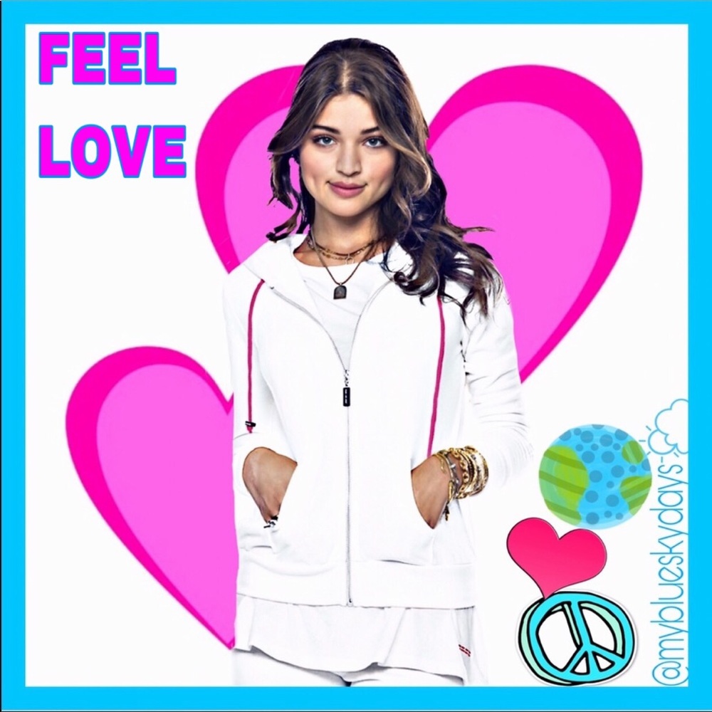 ✌🏽️❤️🌎"Feel Love Hoodie"🌍❤️✌🏽️⚡️Flash Sale⚡️ - Picture 2 of 3